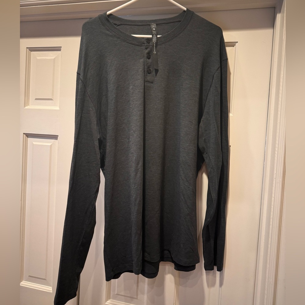 Men’s lululemon Henley long sleeve T shirt